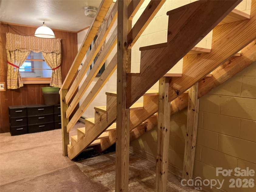 204 Reed Drive, Flat Rock, NC 28731.  MLS# CAR4355260, YatesRealty ID 15674. 