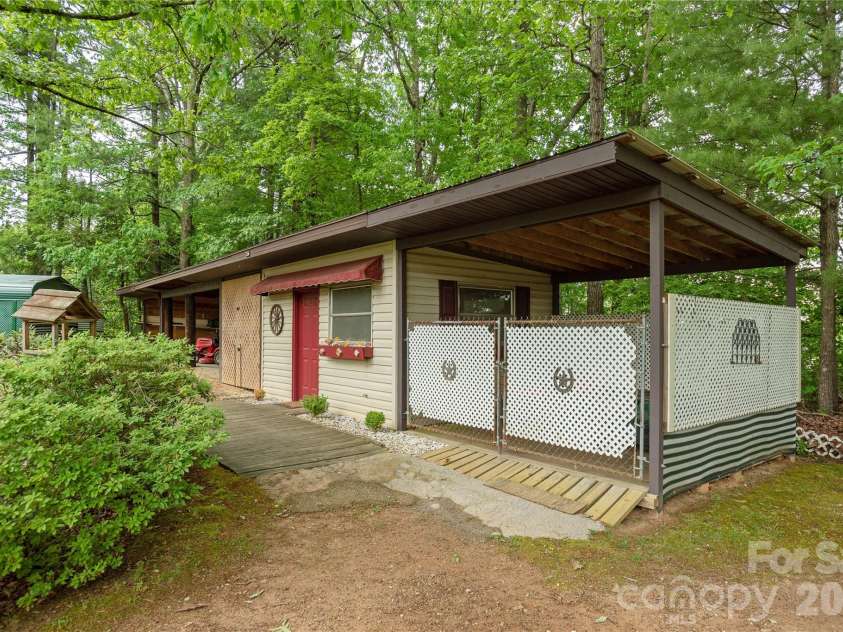 204 Reed Drive, Flat Rock, NC 28731.  MLS# CAR4355260, YatesRealty ID 15674. A place for the lawnmower to live.