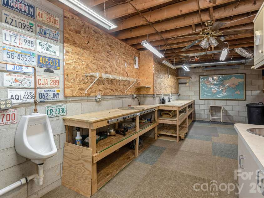 204 Reed Drive, Flat Rock, NC 28731.  MLS# CAR4355260, YatesRealty ID 15674. Simply wonderful shop area.
