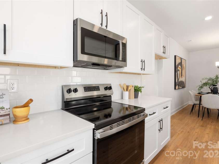 4821 Victoria Avenue, Charlotte, NC 28269.  MLS# CAR4289302, YatesRealty ID 15674. 
