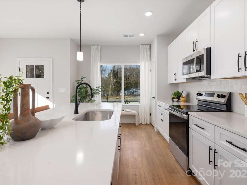 4821 Victoria Avenue, Charlotte, NC 28269.  MLS# CAR4289302, YatesRealty ID 15674. 