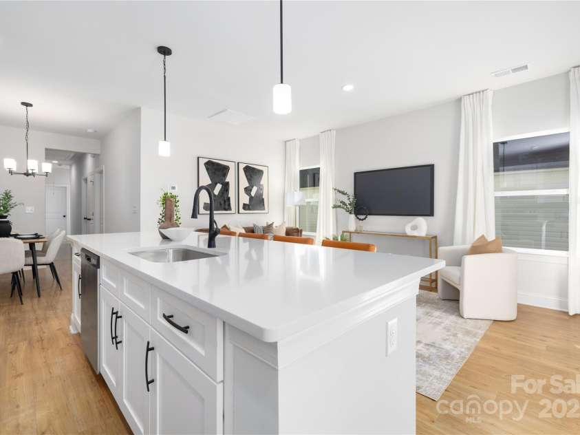 4821 Victoria Avenue, Charlotte, NC 28269.  MLS# CAR4289302, YatesRealty ID 15674. 