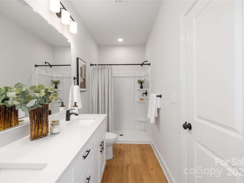 4821 Victoria Avenue, Charlotte, NC 28269.  MLS# CAR4289302, YatesRealty ID 15674. 