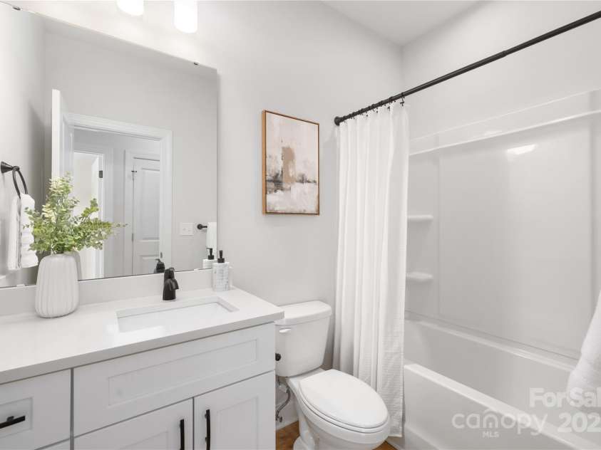 4821 Victoria Avenue, Charlotte, NC 28269.  MLS# CAR4289302, YatesRealty ID 15674. 