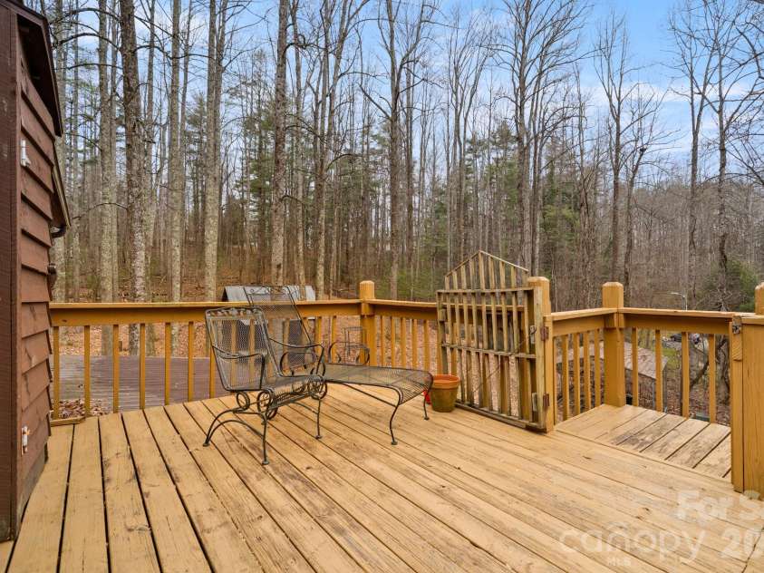45 Crescent Drive, Hendersonville, NC 28739.  MLS# CAR4338501, YatesRealty ID 15675. 