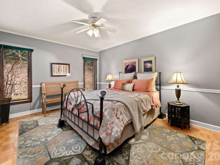 45 Crescent Drive, Hendersonville, NC 28739.  MLS# CAR4338501, YatesRealty ID 15675. 