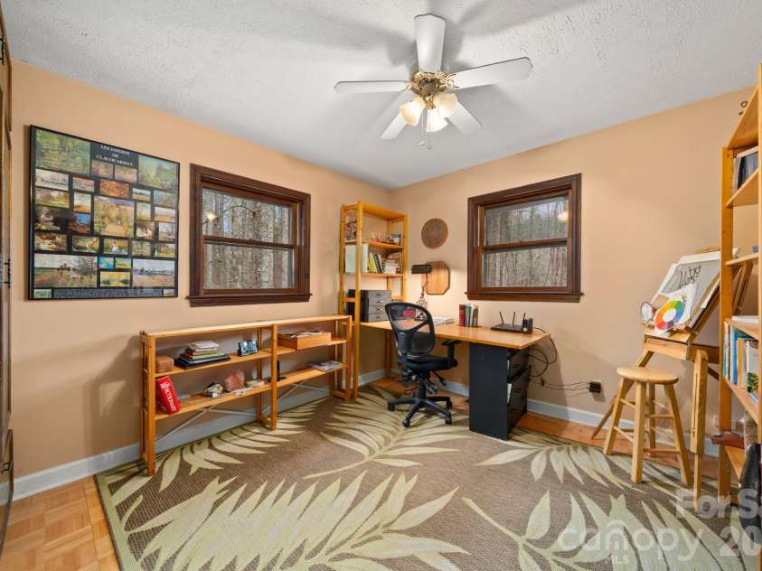 45 Crescent Drive, Hendersonville, NC 28739.  MLS# CAR4338501, YatesRealty ID 15675. 