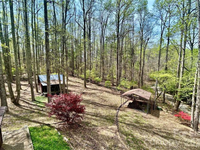 45 Crescent Drive, Hendersonville, NC 28739.  MLS# CAR4338501, YatesRealty ID 15675. 