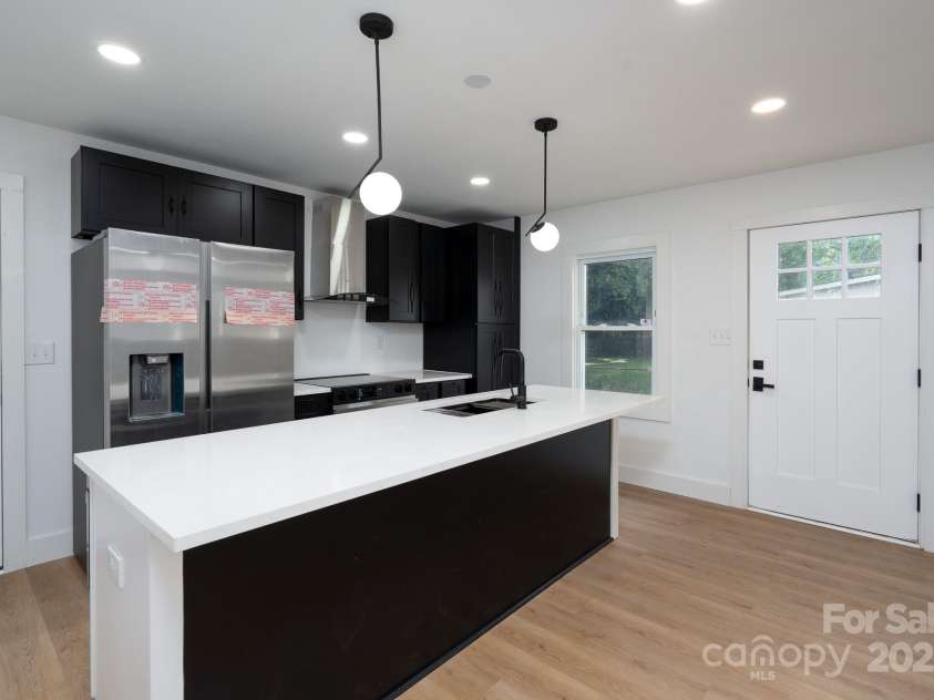 4500 Ridgeley Drive, Charlotte, NC 28208.  MLS# CAR4258893, YatesRealty ID 15675. 