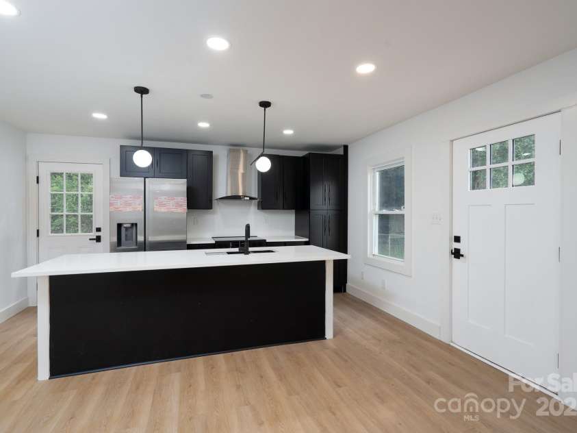 4500 Ridgeley Drive, Charlotte, NC 28208.  MLS# CAR4258893, YatesRealty ID 15675. 