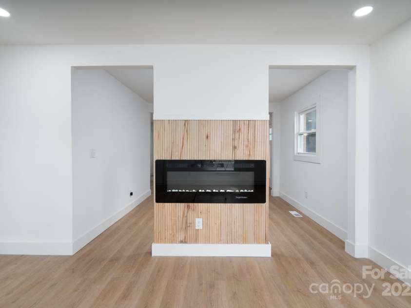 4500 Ridgeley Drive, Charlotte, NC 28208.  MLS# CAR4258893, YatesRealty ID 15675. 