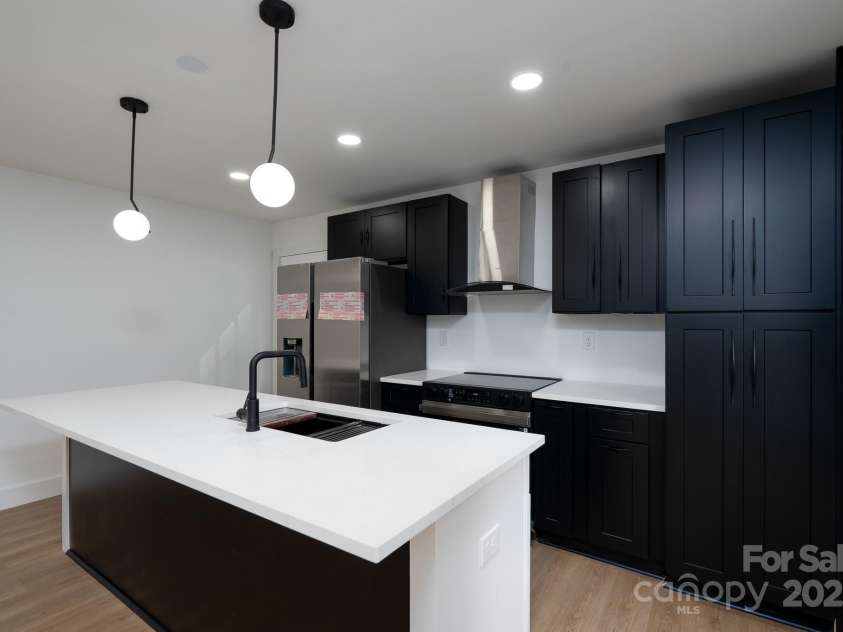 4500 Ridgeley Drive, Charlotte, NC 28208.  MLS# CAR4258893, YatesRealty ID 15675. 