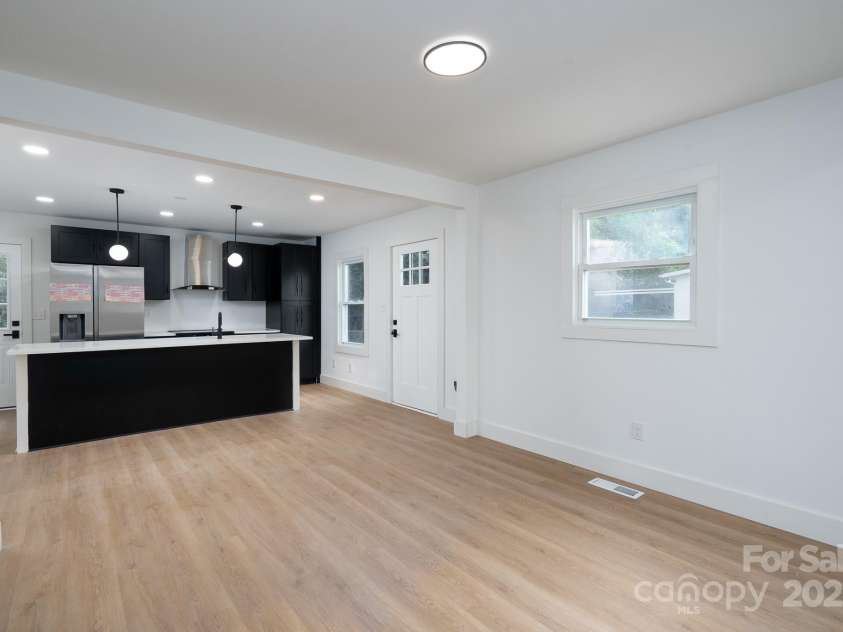 4500 Ridgeley Drive, Charlotte, NC 28208.  MLS# CAR4258893, YatesRealty ID 15675. 