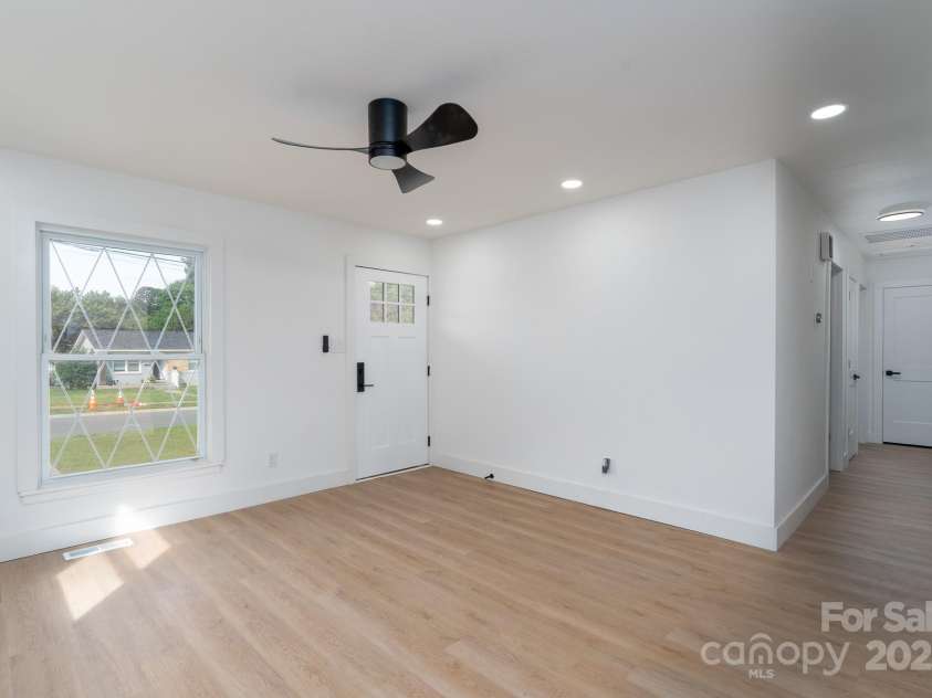 4500 Ridgeley Drive, Charlotte, NC 28208.  MLS# CAR4258893, YatesRealty ID 15675. 