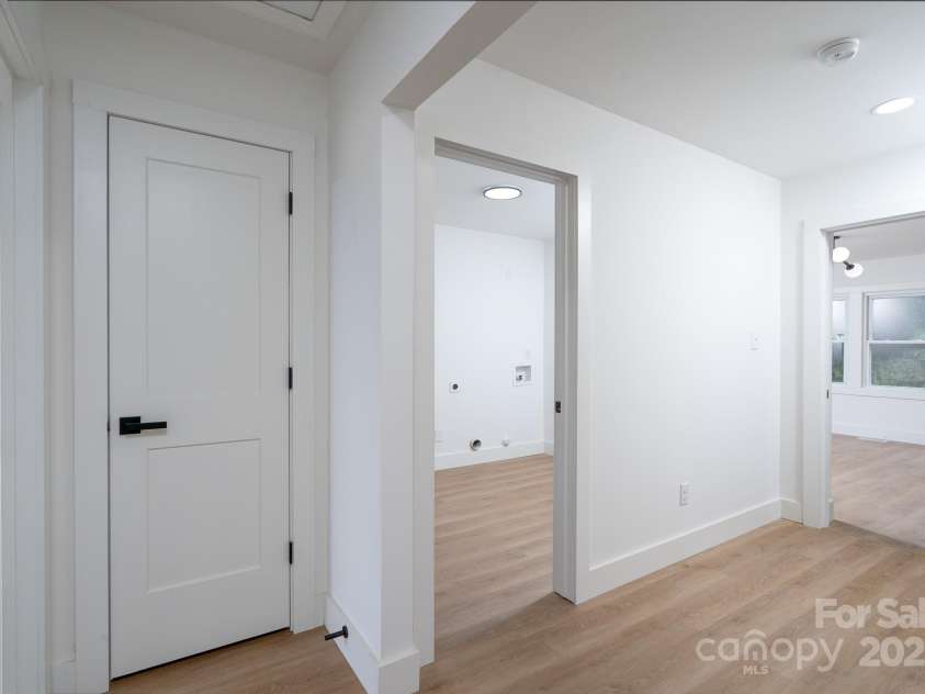 4500 Ridgeley Drive, Charlotte, NC 28208.  MLS# CAR4258893, YatesRealty ID 15675. 