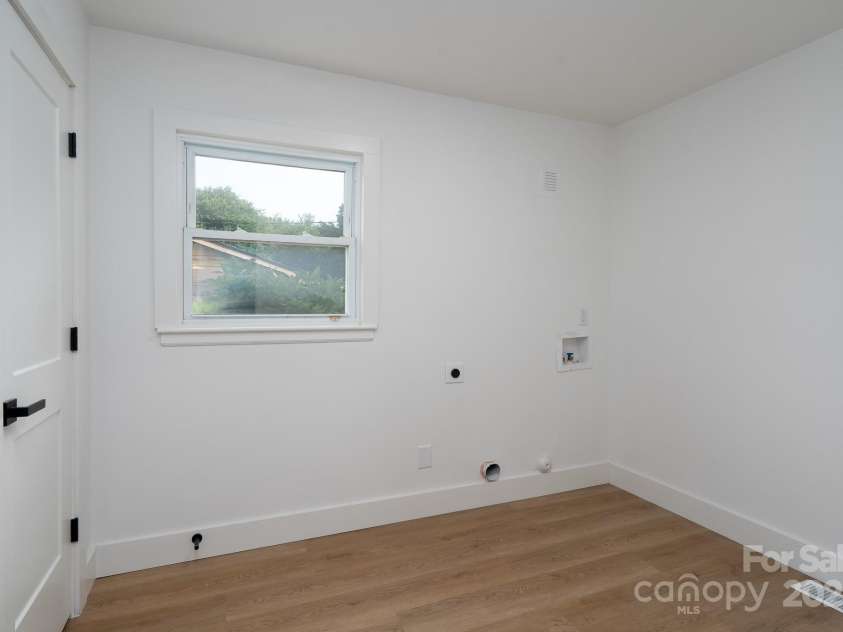 4500 Ridgeley Drive, Charlotte, NC 28208.  MLS# CAR4258893, YatesRealty ID 15675. 