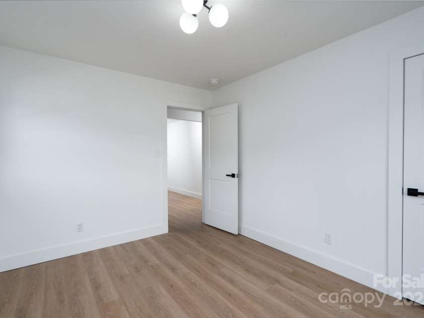 4500 Ridgeley Drive, Charlotte, NC 28208.  MLS# CAR4258893, YatesRealty ID 15675. 