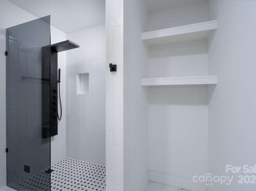 4500 Ridgeley Drive, Charlotte, NC 28208.  MLS# CAR4258893, YatesRealty ID 15675. 