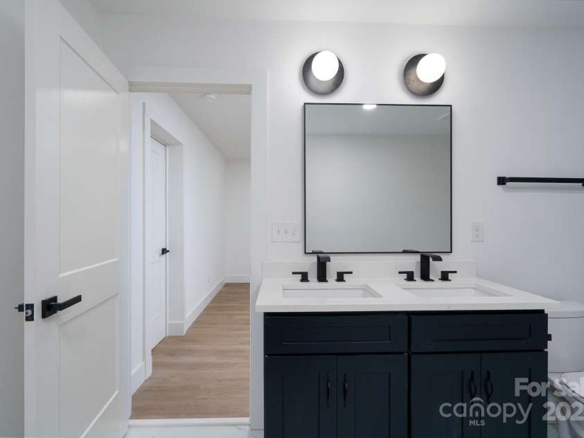 4500 Ridgeley Drive, Charlotte, NC 28208.  MLS# CAR4258893, YatesRealty ID 15675. 