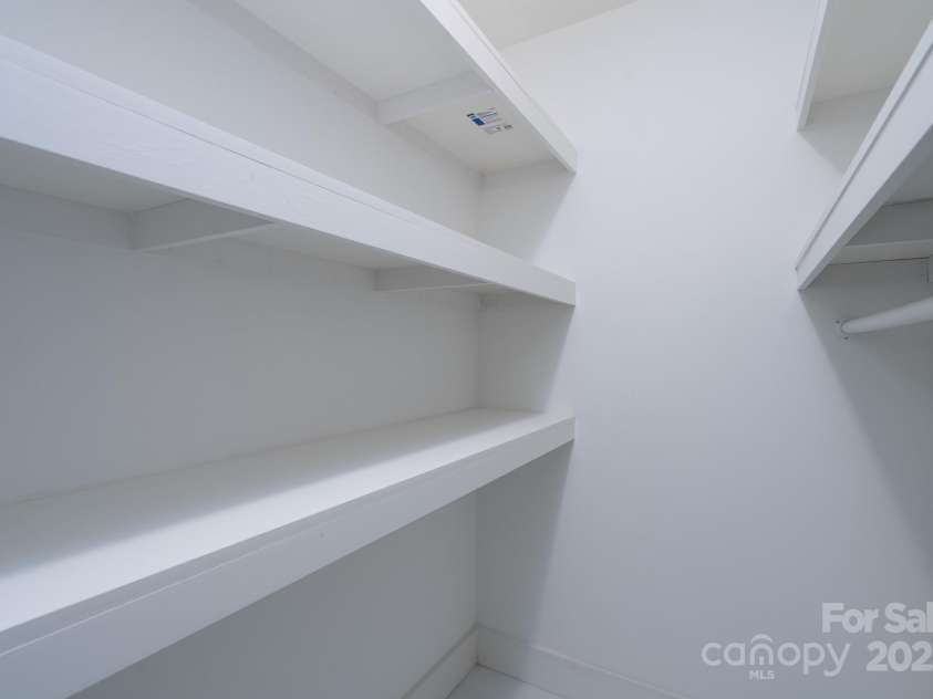 4500 Ridgeley Drive, Charlotte, NC 28208.  MLS# CAR4258893, YatesRealty ID 15675. 