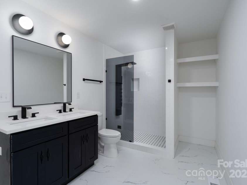 4500 Ridgeley Drive, Charlotte, NC 28208.  MLS# CAR4258893, YatesRealty ID 15675. 