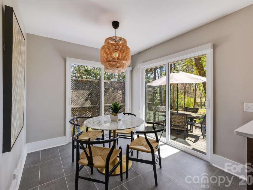 6 Pine Knoll Drive, Lake Wylie, SC 29710.  MLS# CAR4360481, YatesRealty ID 15676. Eat in kitchen opens to more deck space