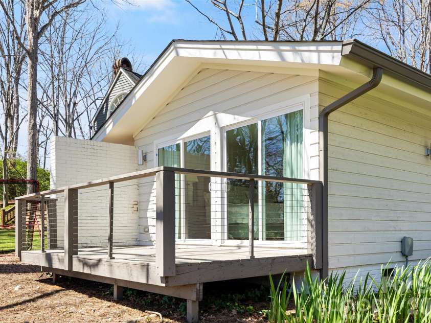 6 Pine Knoll Drive, Lake Wylie, SC 29710.  MLS# CAR4360481, YatesRealty ID 15676. Private deck off primary