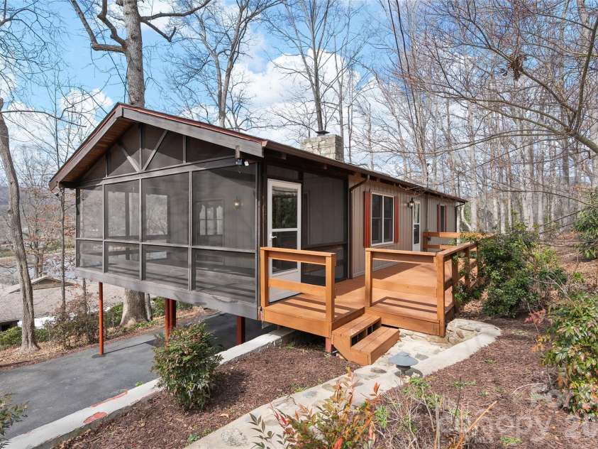 436 Crum Drive, Lake Junaluska, NC 28745.  MLS# CAR4358617, YatesRealty ID 15677. 