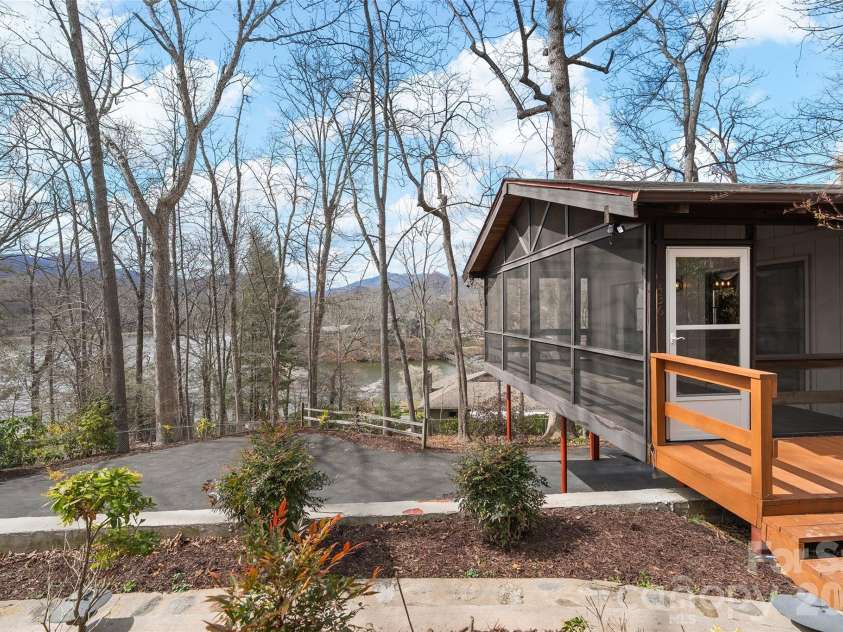 436 Crum Drive, Lake Junaluska, NC 28745.  MLS# CAR4358617, YatesRealty ID 15677. 