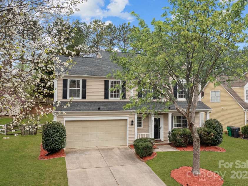 8932 Raven Park Drive, Charlotte, NC 28216.  MLS# CAR4228968, YatesRealty ID 15677. 