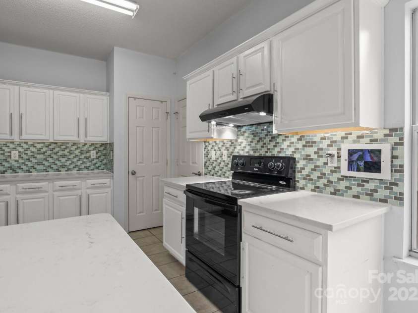 8932 Raven Park Drive, Charlotte, NC 28216.  MLS# CAR4228968, YatesRealty ID 15677. 