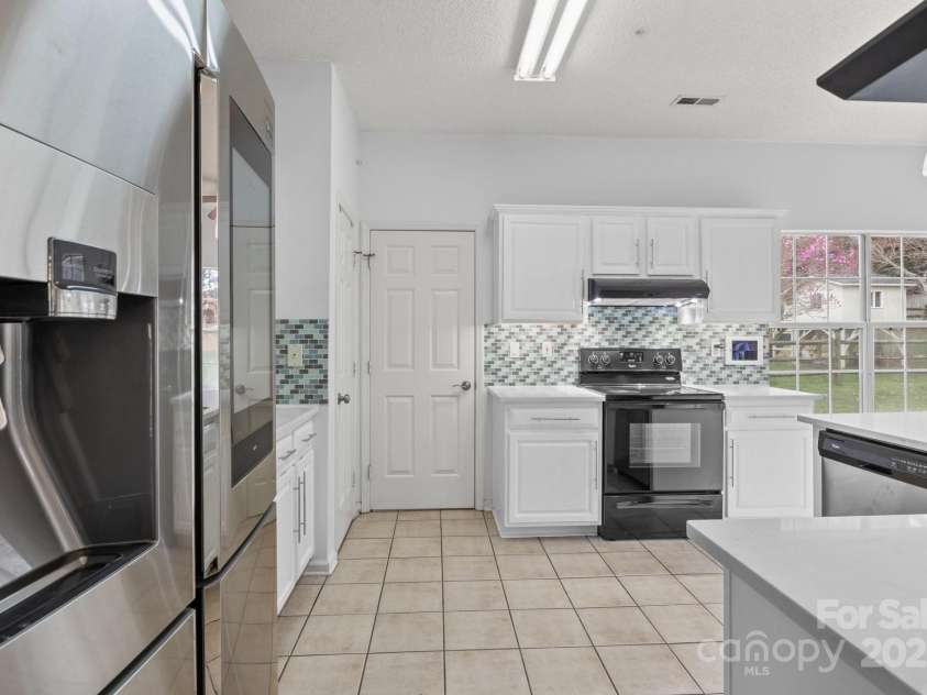 8932 Raven Park Drive, Charlotte, NC 28216.  MLS# CAR4228968, YatesRealty ID 15677. 