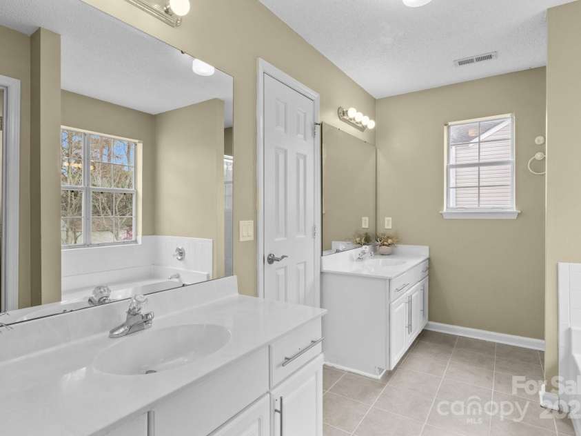 8932 Raven Park Drive, Charlotte, NC 28216.  MLS# CAR4228968, YatesRealty ID 15677. 