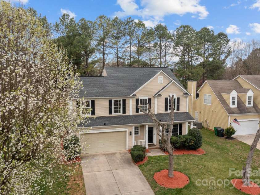8932 Raven Park Drive, Charlotte, NC 28216.  MLS# CAR4228968, YatesRealty ID 15677. 