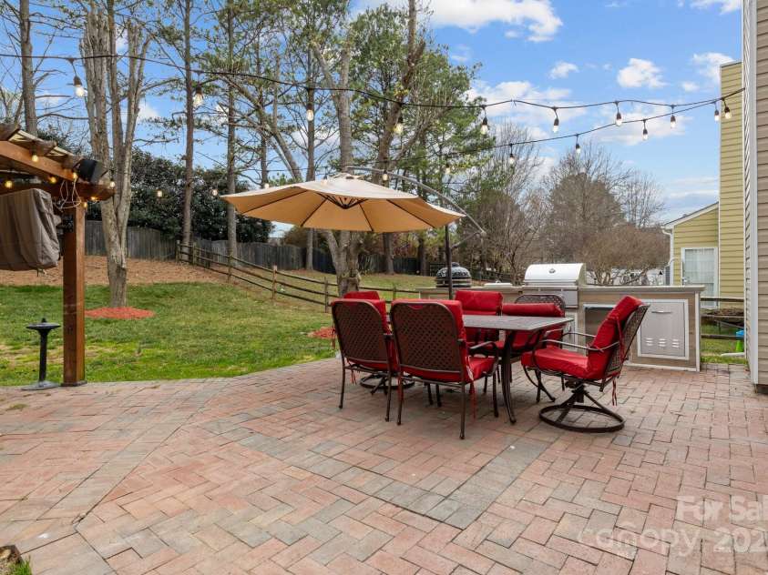 8932 Raven Park Drive, Charlotte, NC 28216.  MLS# CAR4228968, YatesRealty ID 15677. 
