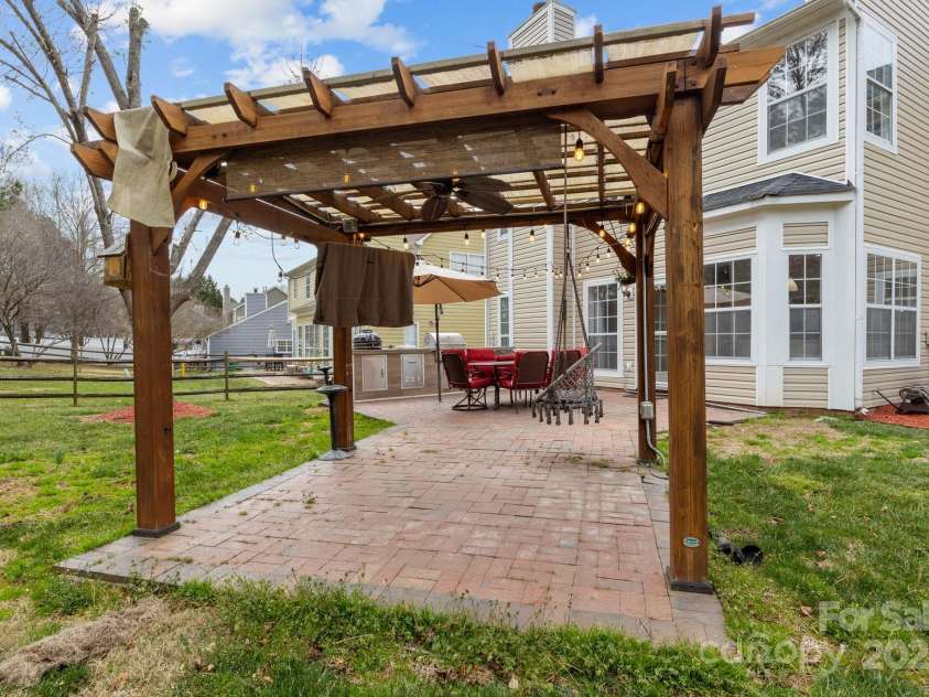 8932 Raven Park Drive, Charlotte, NC 28216.  MLS# CAR4228968, YatesRealty ID 15677. 