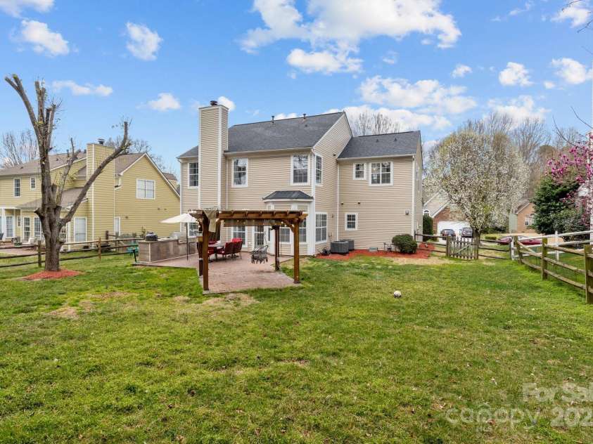 8932 Raven Park Drive, Charlotte, NC 28216.  MLS# CAR4228968, YatesRealty ID 15677. 