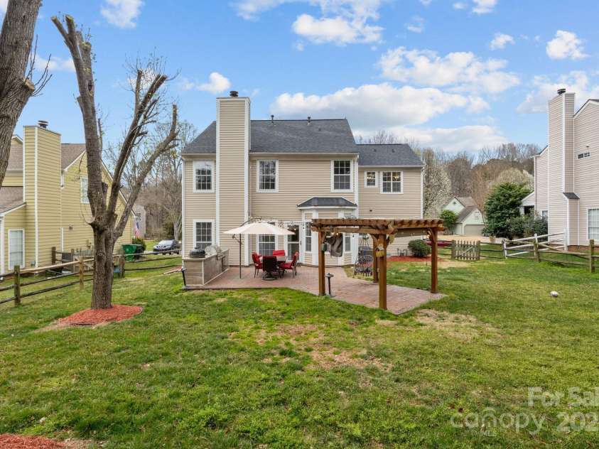 8932 Raven Park Drive, Charlotte, NC 28216.  MLS# CAR4228968, YatesRealty ID 15677. 