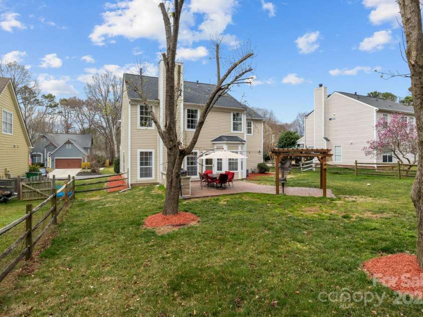 8932 Raven Park Drive, Charlotte, NC 28216.  MLS# CAR4228968, YatesRealty ID 15677. 