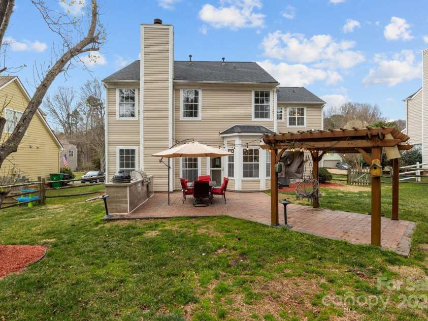 8932 Raven Park Drive, Charlotte, NC 28216.  MLS# CAR4228968, YatesRealty ID 15677. 