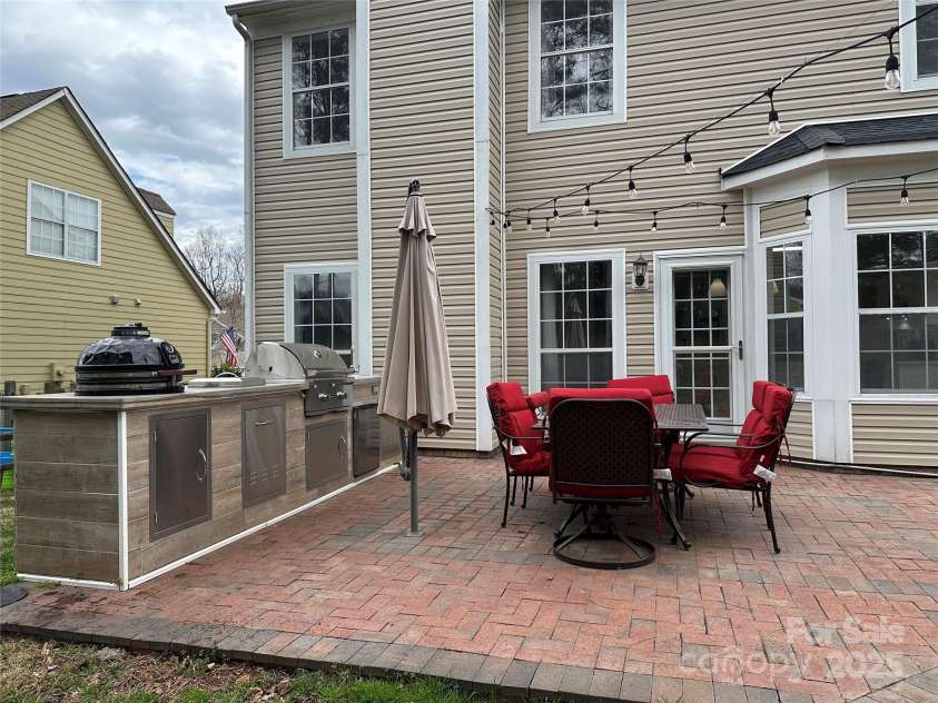 8932 Raven Park Drive, Charlotte, NC 28216.  MLS# CAR4228968, YatesRealty ID 15677. 