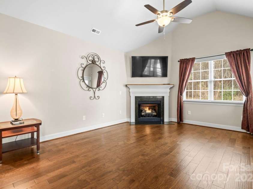 2008 Surefire Court, Denver, NC 28037.  MLS# CAR4220596, YatesRealty ID 15679. Spacious family room with warm gas log fireplace