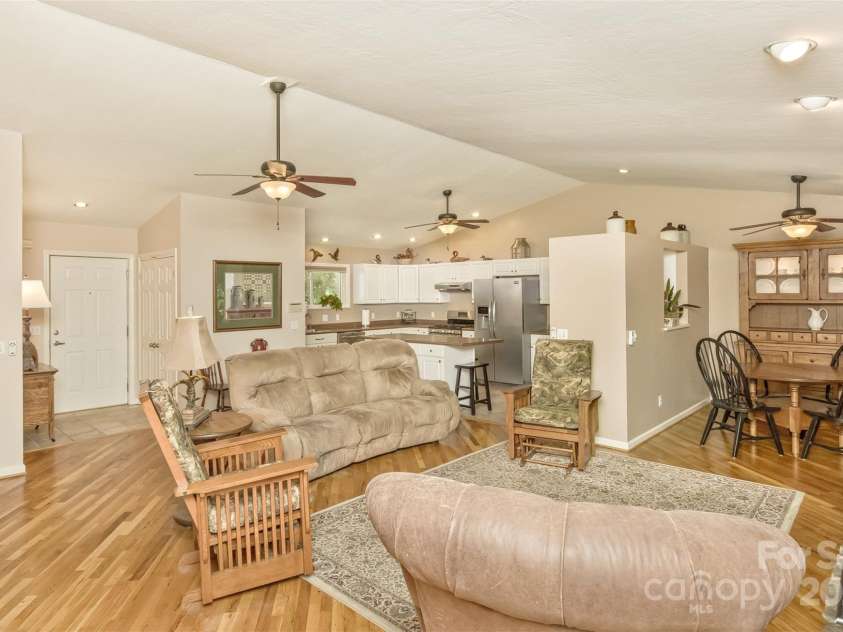 15 Beaverdam Knoll Road, Asheville, NC 28804.  MLS# CAR4283730, YatesRealty ID 1568. This perspective shows how convenient the front door, kitchen and breakfast area are to the great room.