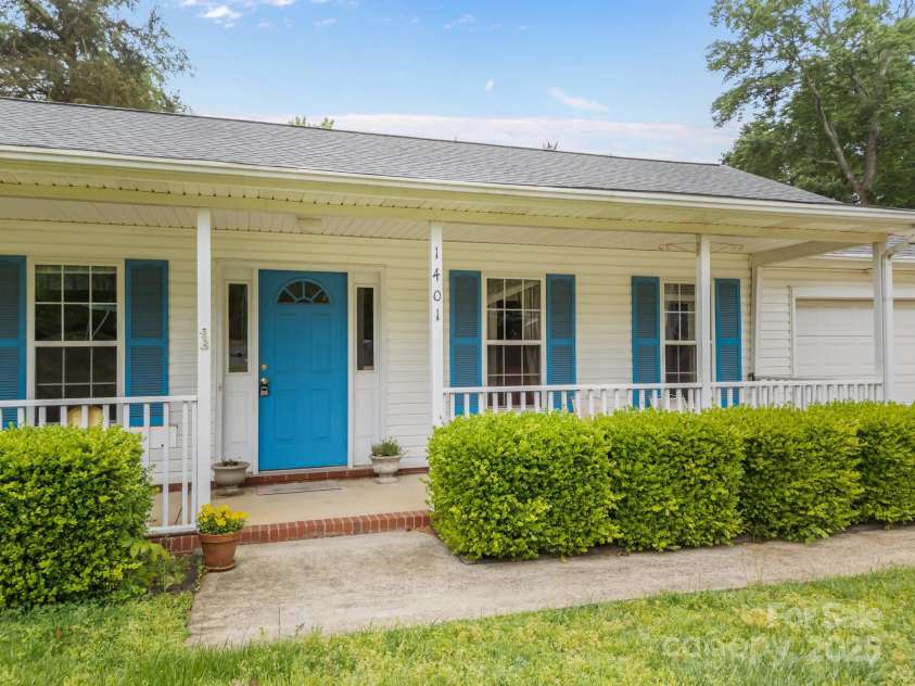 1401 Thompson Avenue, Charlotte, NC 28216.  MLS# CAR4251169, YatesRealty ID 15680. 