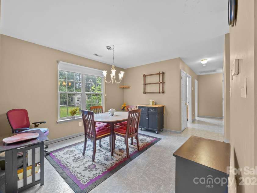 1401 Thompson Avenue, Charlotte, NC 28216.  MLS# CAR4251169, YatesRealty ID 15680. 