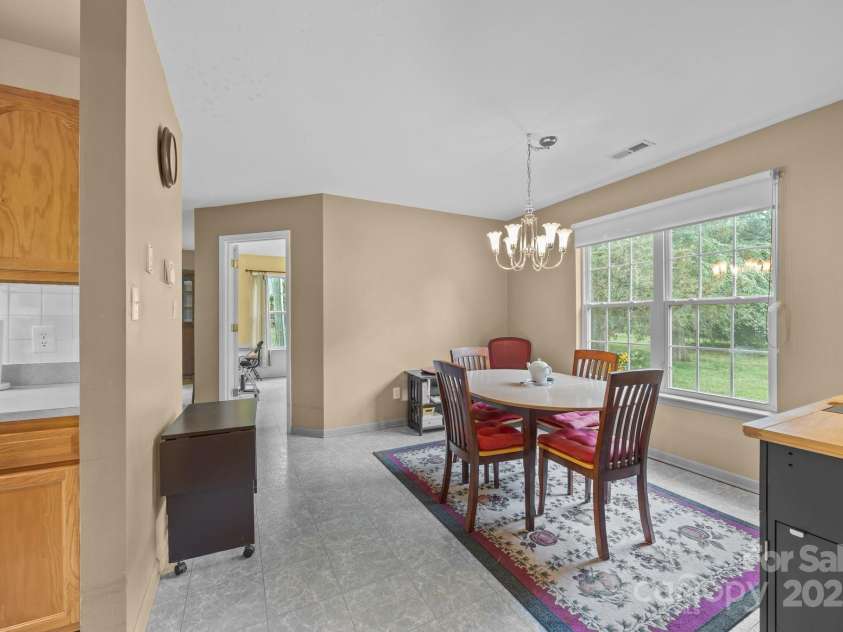 1401 Thompson Avenue, Charlotte, NC 28216.  MLS# CAR4251169, YatesRealty ID 15680. 