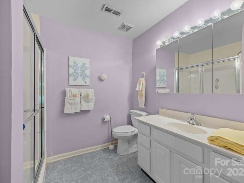1401 Thompson Avenue, Charlotte, NC 28216.  MLS# CAR4251169, YatesRealty ID 15680. 
