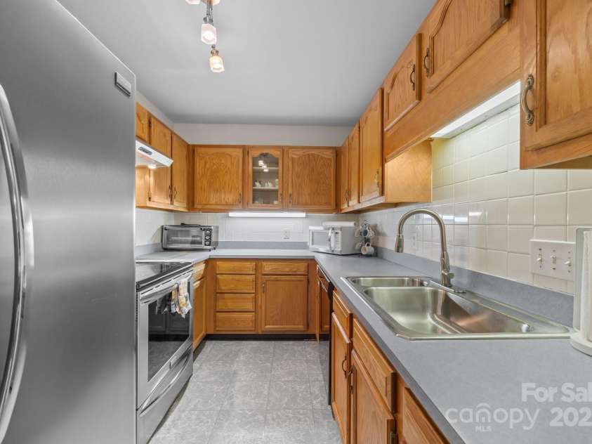 1401 Thompson Avenue, Charlotte, NC 28216.  MLS# CAR4251169, YatesRealty ID 15680. 