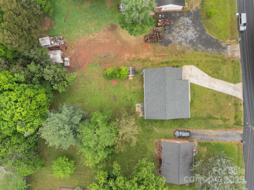 1401 Thompson Avenue, Charlotte, NC 28216.  MLS# CAR4251169, YatesRealty ID 15680. 
