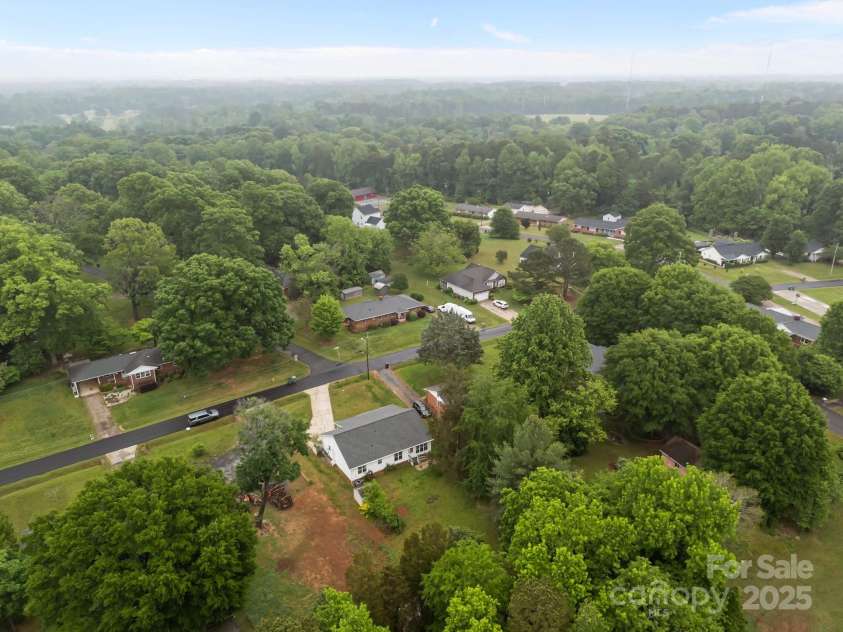 1401 Thompson Avenue, Charlotte, NC 28216.  MLS# CAR4251169, YatesRealty ID 15680. 